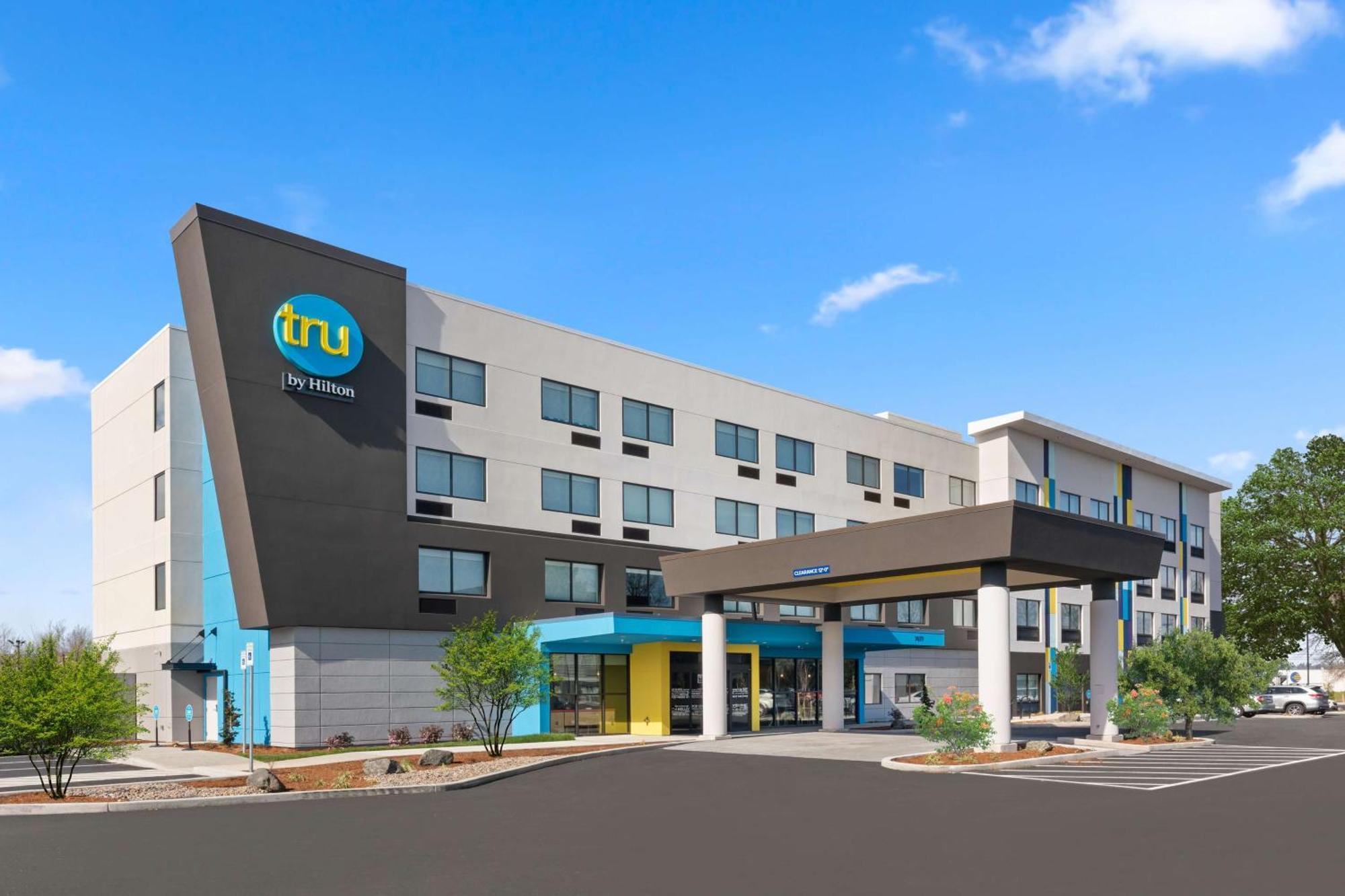Tru By Hilton Portland Airport, Or Hotel Exterior photo