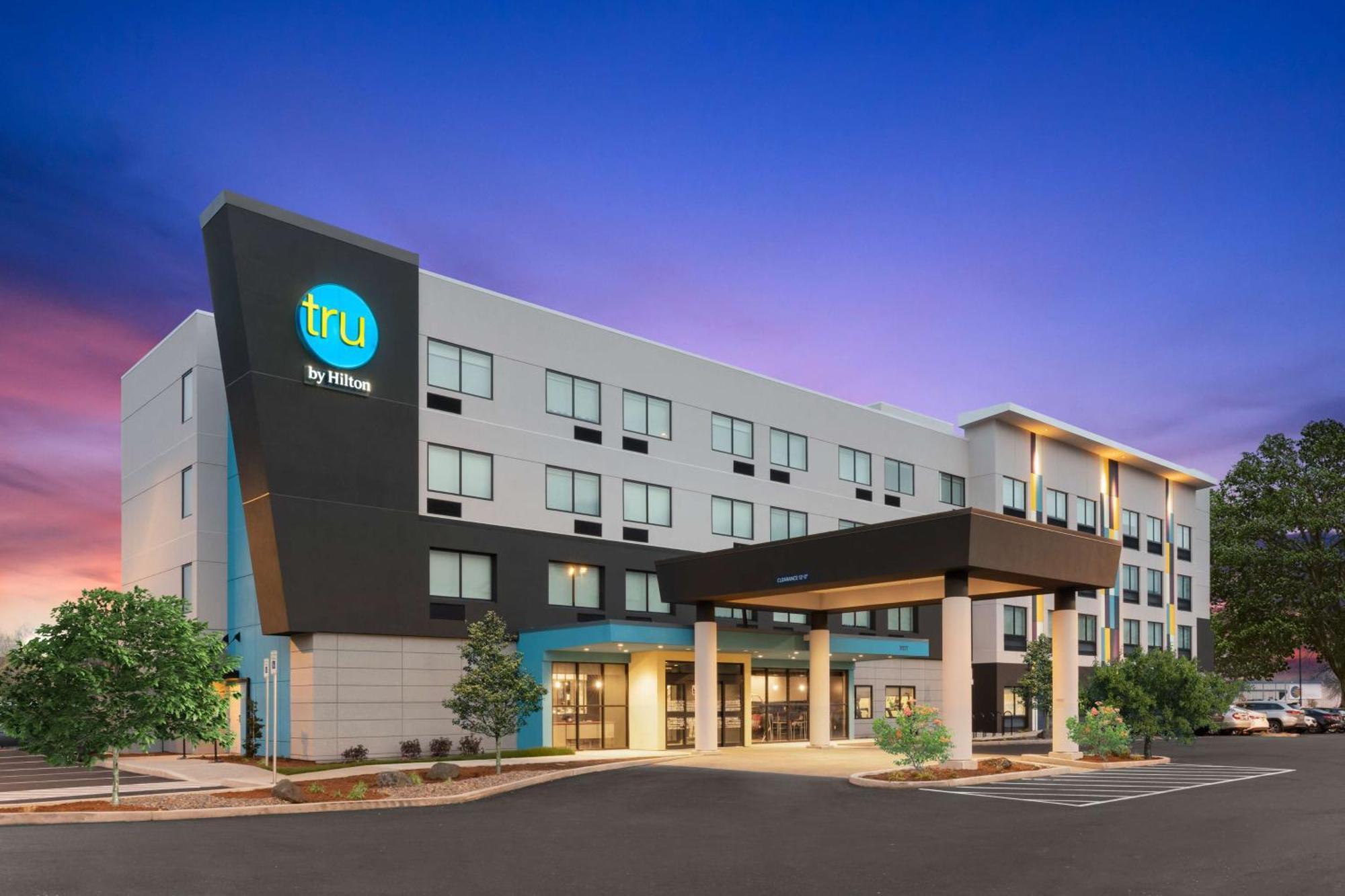 Tru By Hilton Portland Airport, Or Hotel Exterior photo